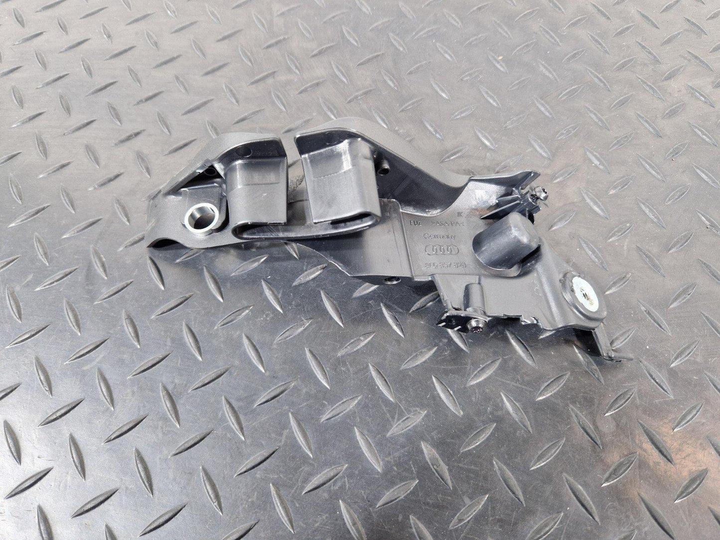 12-17 AUDI S5 CONVERTIBLE REAR RIGHT BELT GUIDE TRIM COVER BRACKET 8F0857828