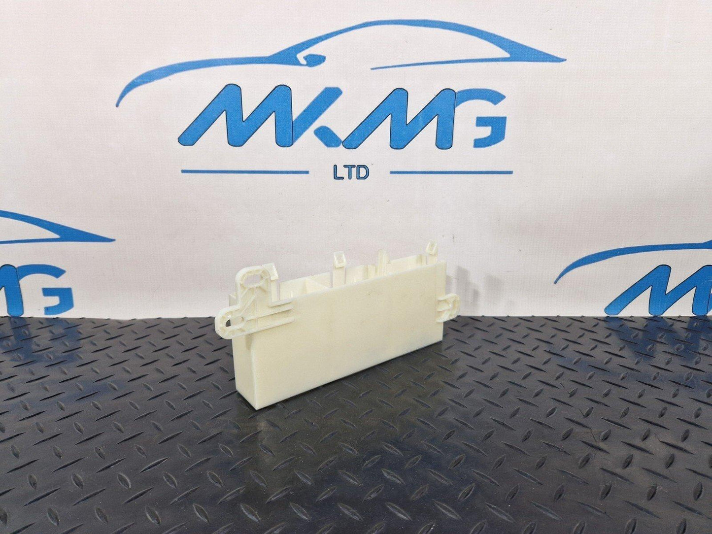 11-18 BMW 6 SERIES F06 LUGGAGE COMPARTMENT DEVICE HOLDER 9195794