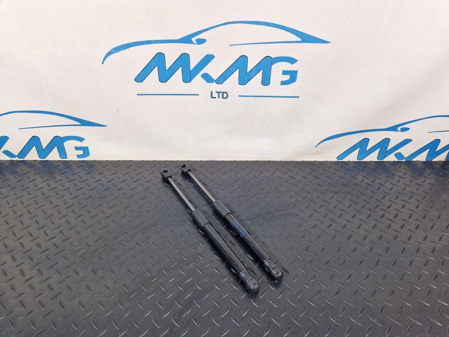 15-18 AUDI A7 4G GENUINE OEM BONNET HOOD GAS STRUTS PAIR RIGHT & LEFT 4G8823359A