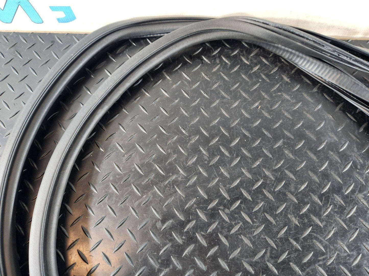 16-20 AUDI Q7 4M GENUINE REAR LEFT & RIGHT DOOR SEAL RUBBER STRIP 4M0833721C
