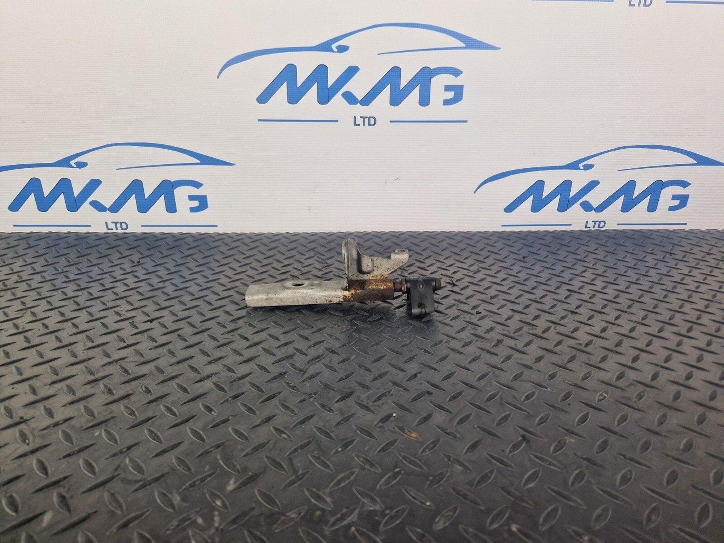 14-21 MERCEDES-BENZ C250D W205 OEM EXHAUST PIPE MOUNT HOOK BRACKET A2054902440