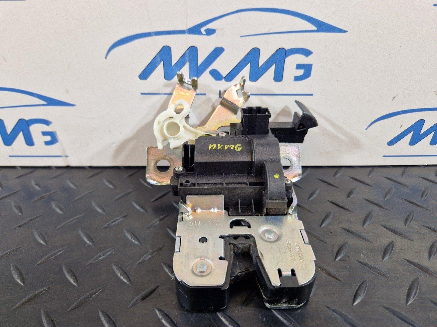 16-19 AUDI A4 B9 GENUINE OEM REAR TAILGATE BOOT TRUNK LOCK MECHANISM 8W0827503