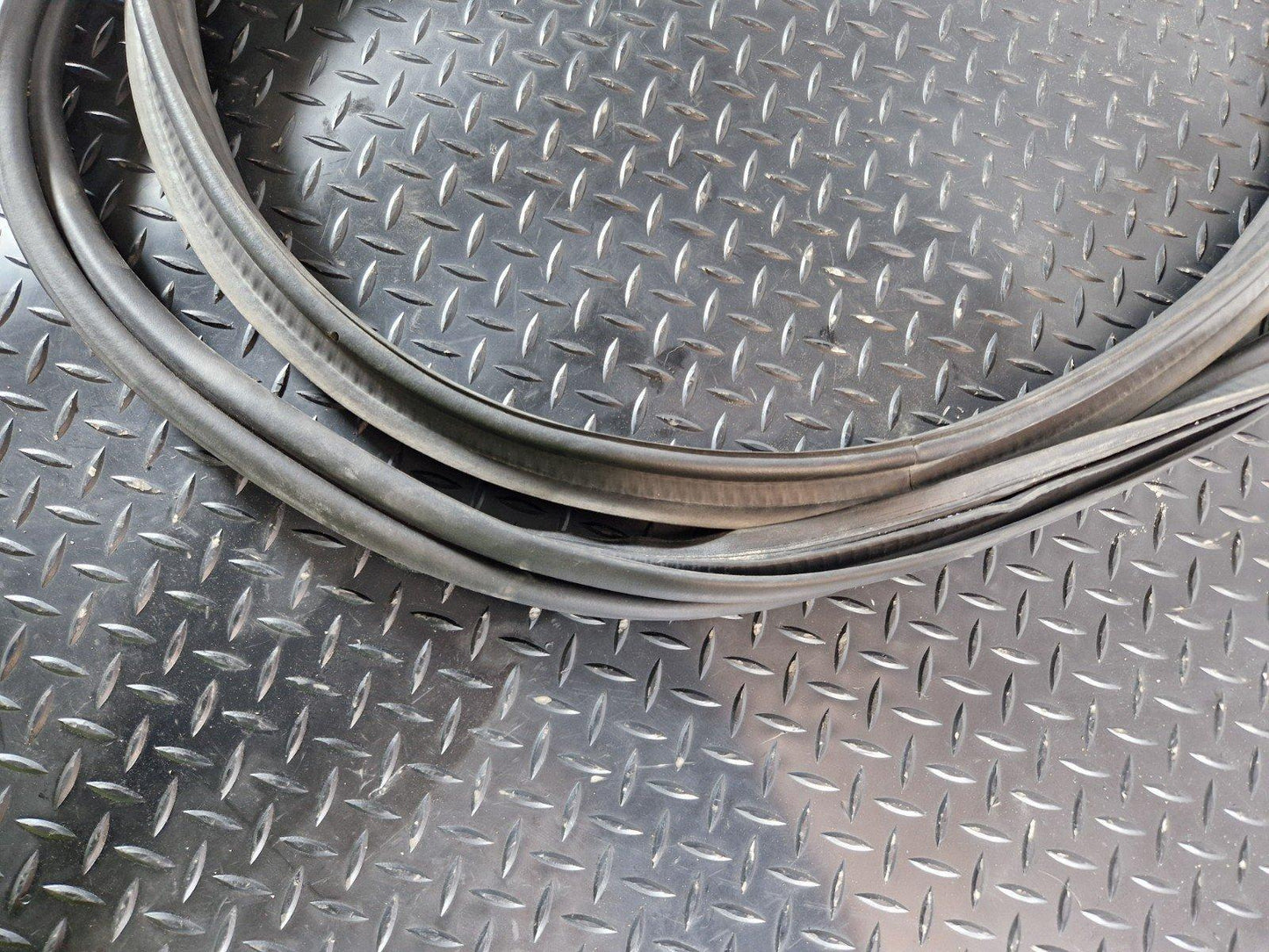 Mercedes-Benz    Unknown Part Type A1667400178