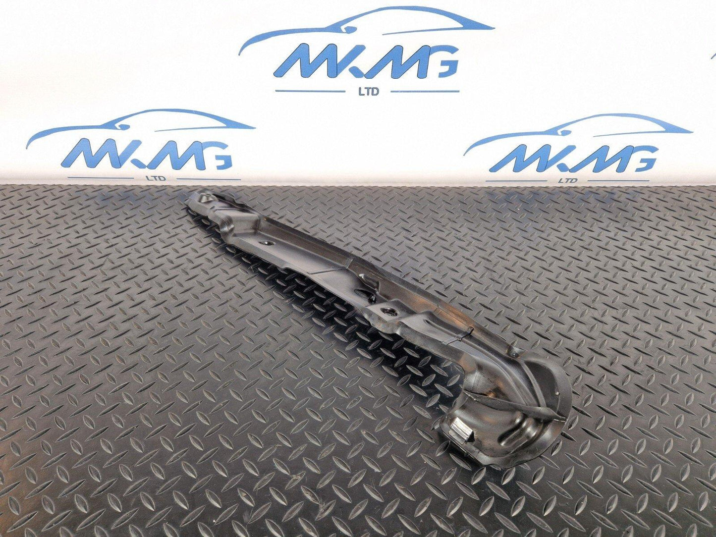 12-18 AUDI A6 C7 GENUINE FRONT WING BRACKET LEFT PASSENGER SIDE 4G0821111