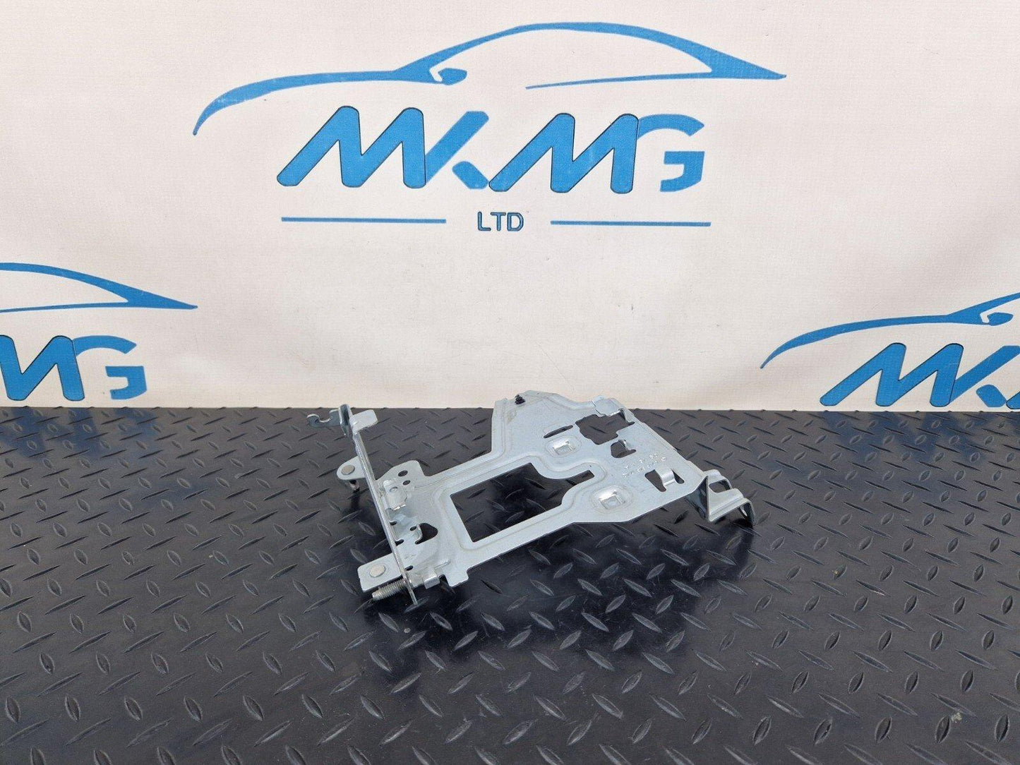 14-21 MERCEDES BENZ C200 W205 FUSE BOX RELAY HOLDER BRACKET A2055451740