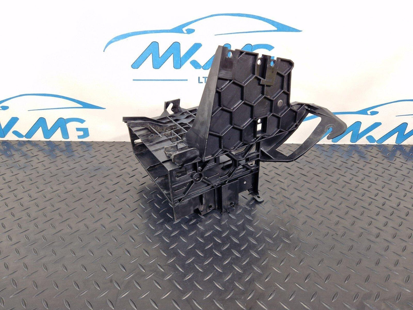 12-17 AUDI S5 CONVERTIBLE MULTIMEDIA UNIT BRACKET MOUNT HOLDER 8F0035313A