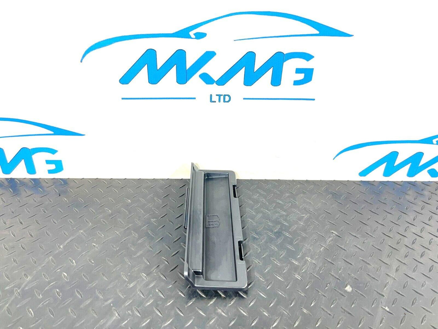 2019-ON  LAND ROVER DISCOVERY L550 GLOVE BOX TRIM K8D206040A