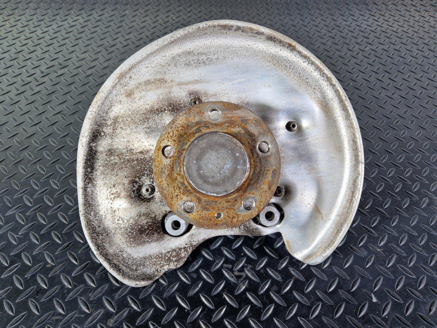 16-19 AUDI A4 B9 S-LIN  REAR RIGHT WHEEL HUB & BEARING 8W0505436T 8W0505432P