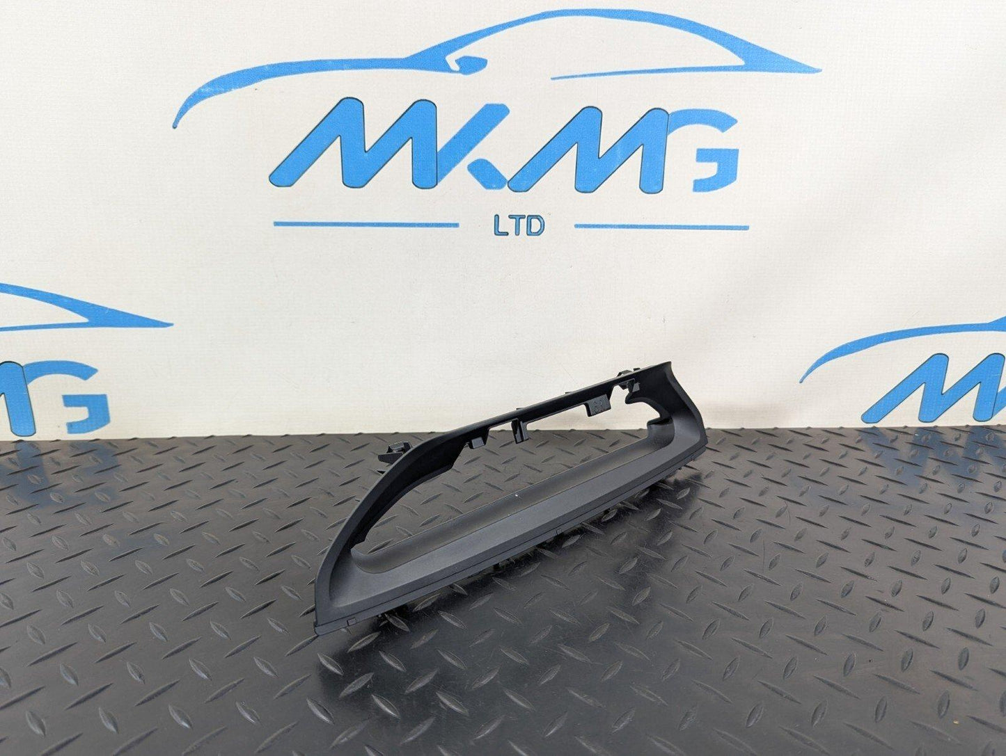 16-22 BMW X1 F48 GENUINE OEM DASHBOARD SCREEN SURROUND TRIM 9353266
