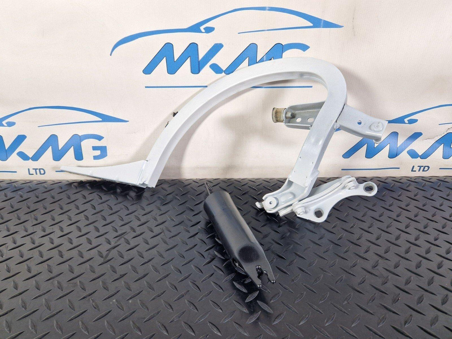 12-18 AUDI A6 C7 TAILGATE BOOT LID HINGE RIGHT DRIVER SIDE 4G5827302B