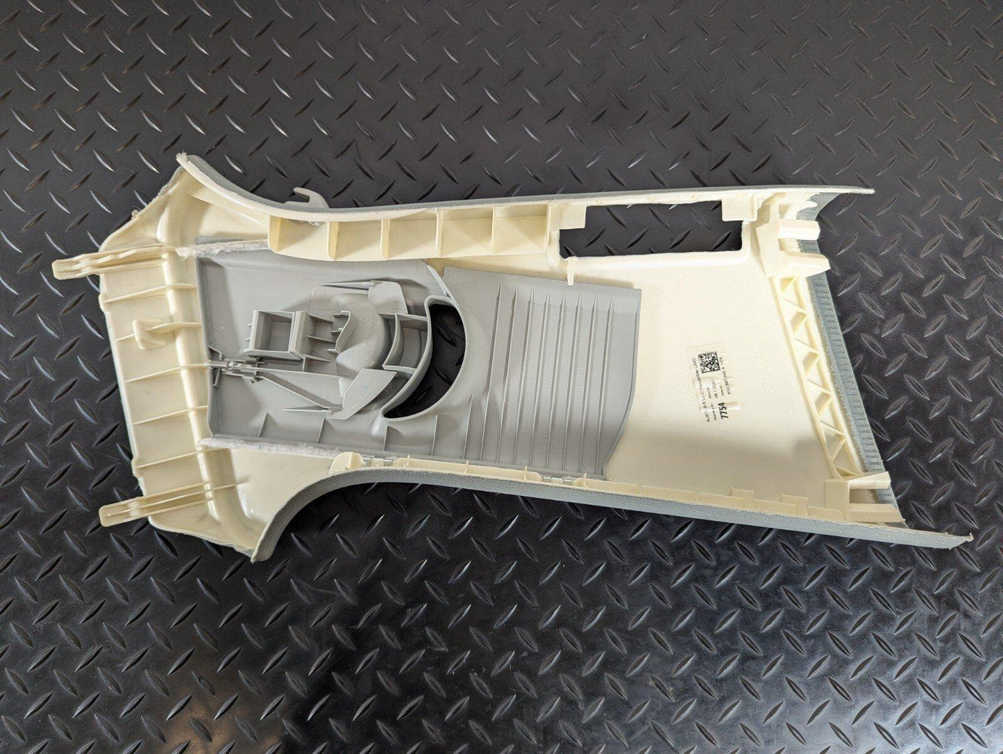 12-18 AUDI A6 C7 LEFT PASSENGER SIDE N/S B PILLAR TRIM 4G0867243A 4G8867293