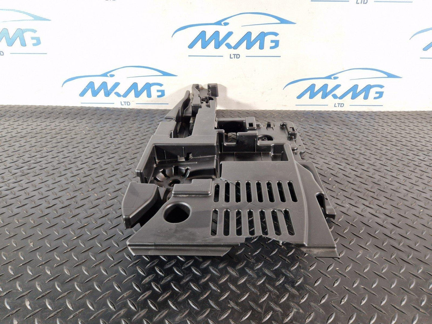 19-ON MERCEDES BENZ B CLASS W247 SERVICE TOOL KIT HOLDER A1778902100