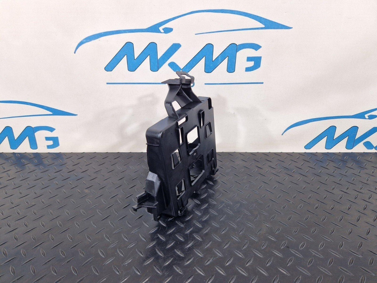 16-19 AUDI A4 AVANT B9 S-LINE COMFORT CONTROL MODULE BRACKET HOLDER 8W0907368