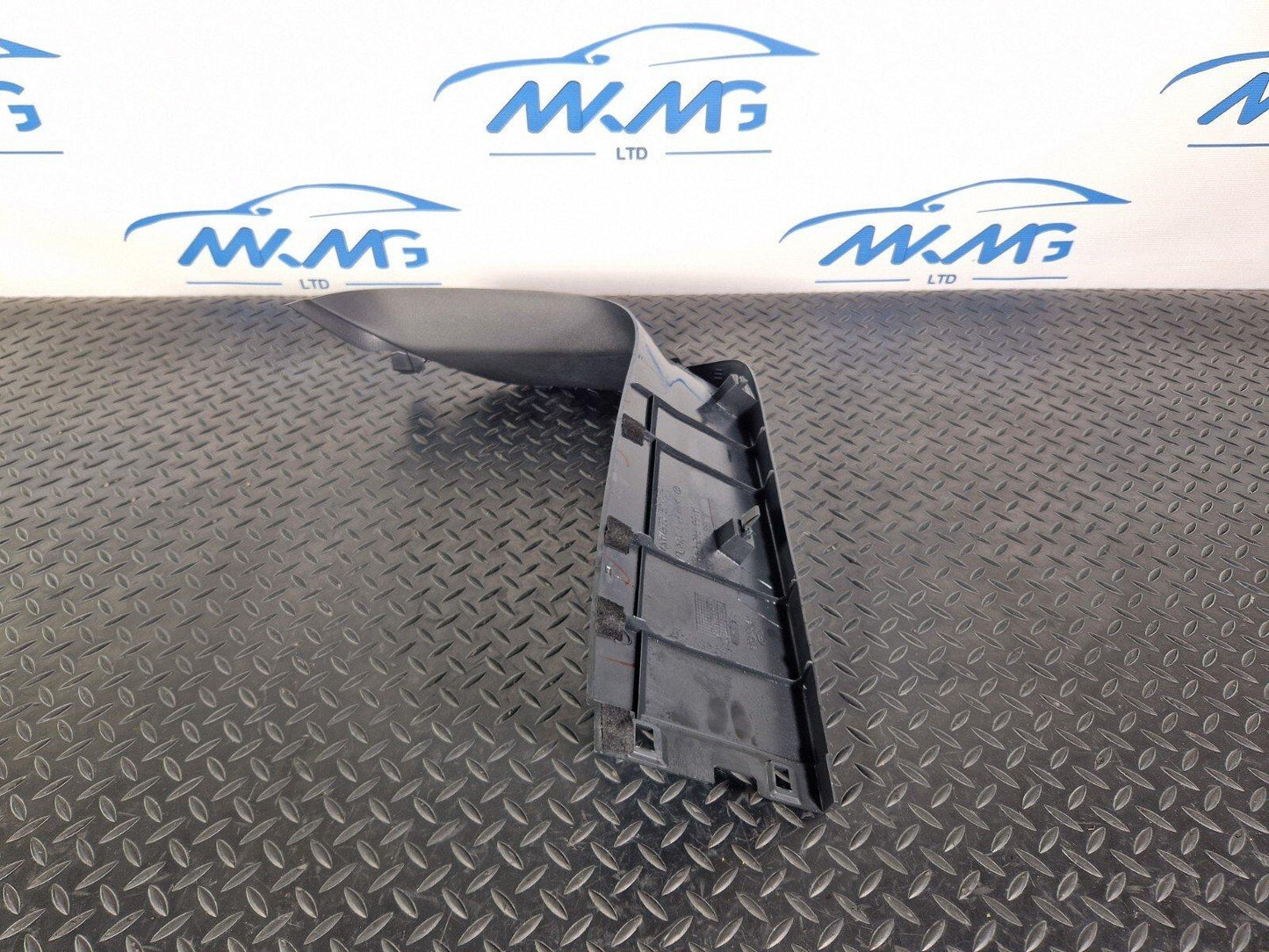 14-20 MERCEDES BENZ GLA 200 X156 TAILGATE COVER TRIM LEFT  A1567401900