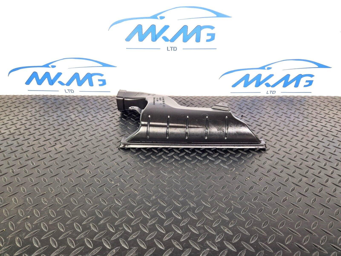 18-ON MERCEDES BENZ SPRINTER W907 W910 DASHBOARD AIR DUCT A9078304801