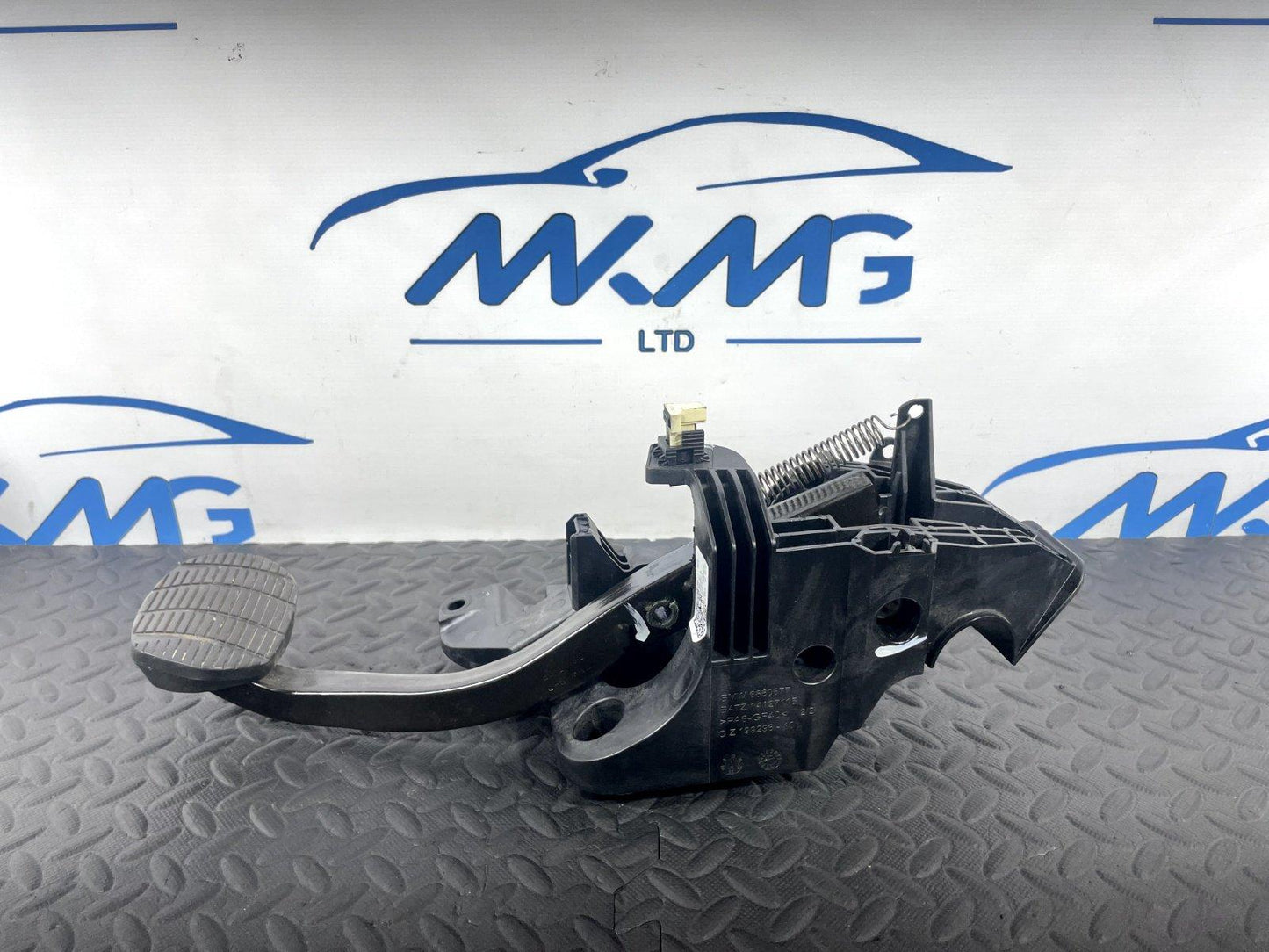 BMW X1 2 SERIES F45 F46 F48 GENUINE BRAKE PEDAL 6856600 6860677