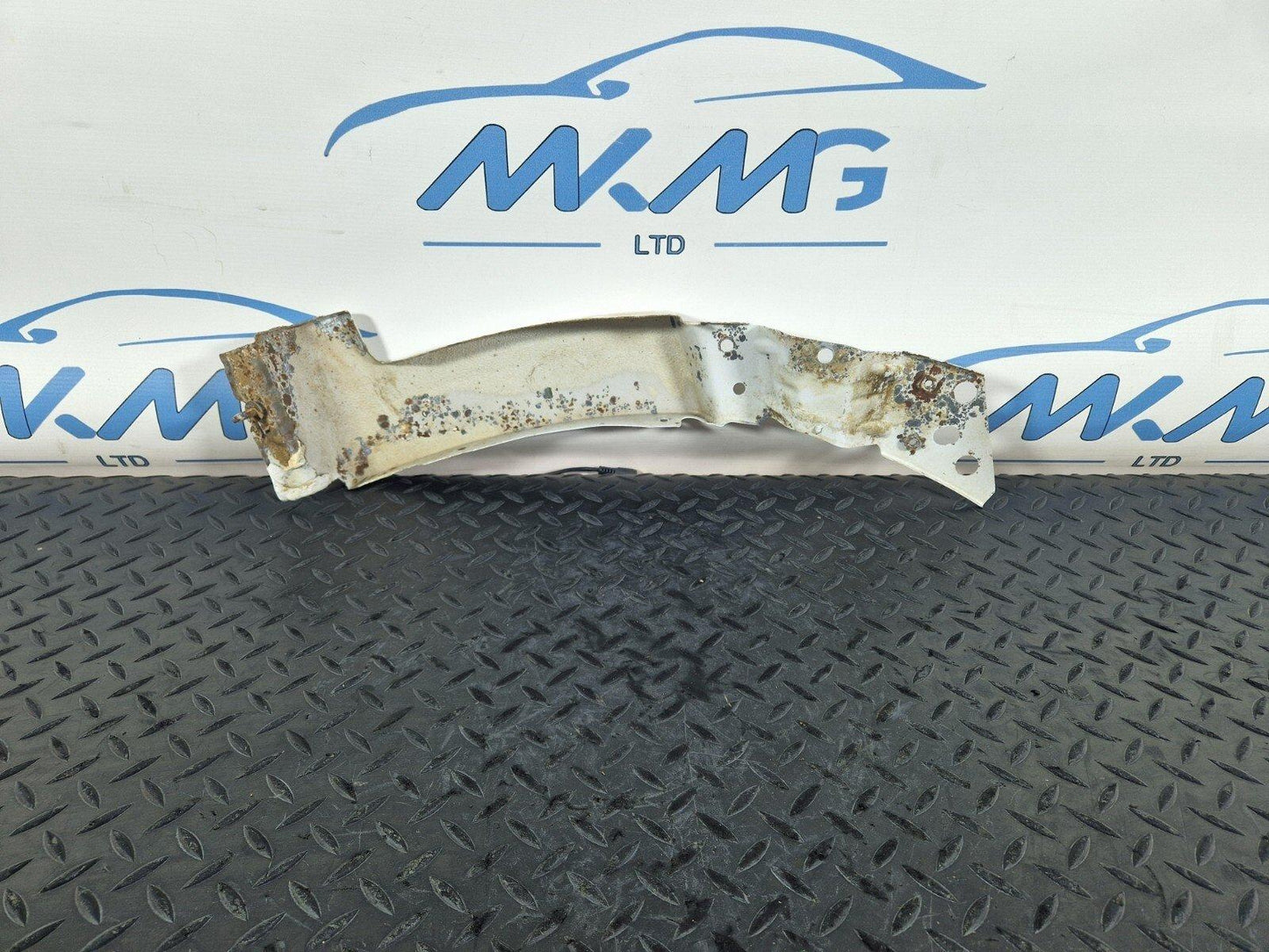 18-ON MERCEDES BENZ SPRINTER W907 W910 FRONT LEFT N/S WING STRIP A9108810200