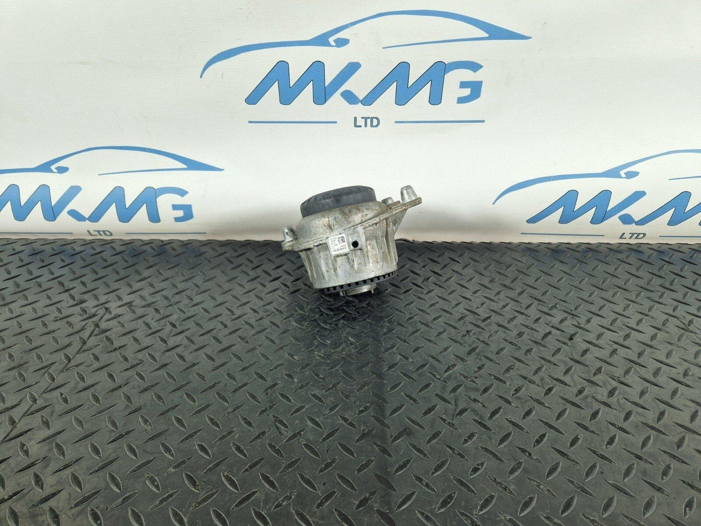 14-21 MERCEDES BENZ C300h W205  FRONT RIGHT DRIVER SIDE ENGINE MOUNT A2052406917