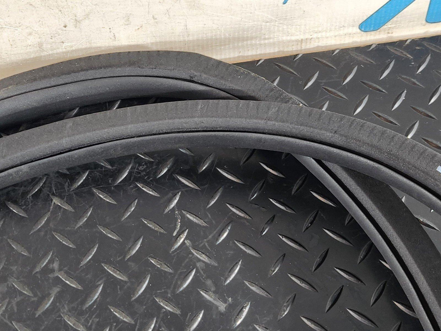 19-ON MERCEDES B CLASS W247 REAR DOOR RUBBER SEAL FITS LEFT & RIGHT A2476920400