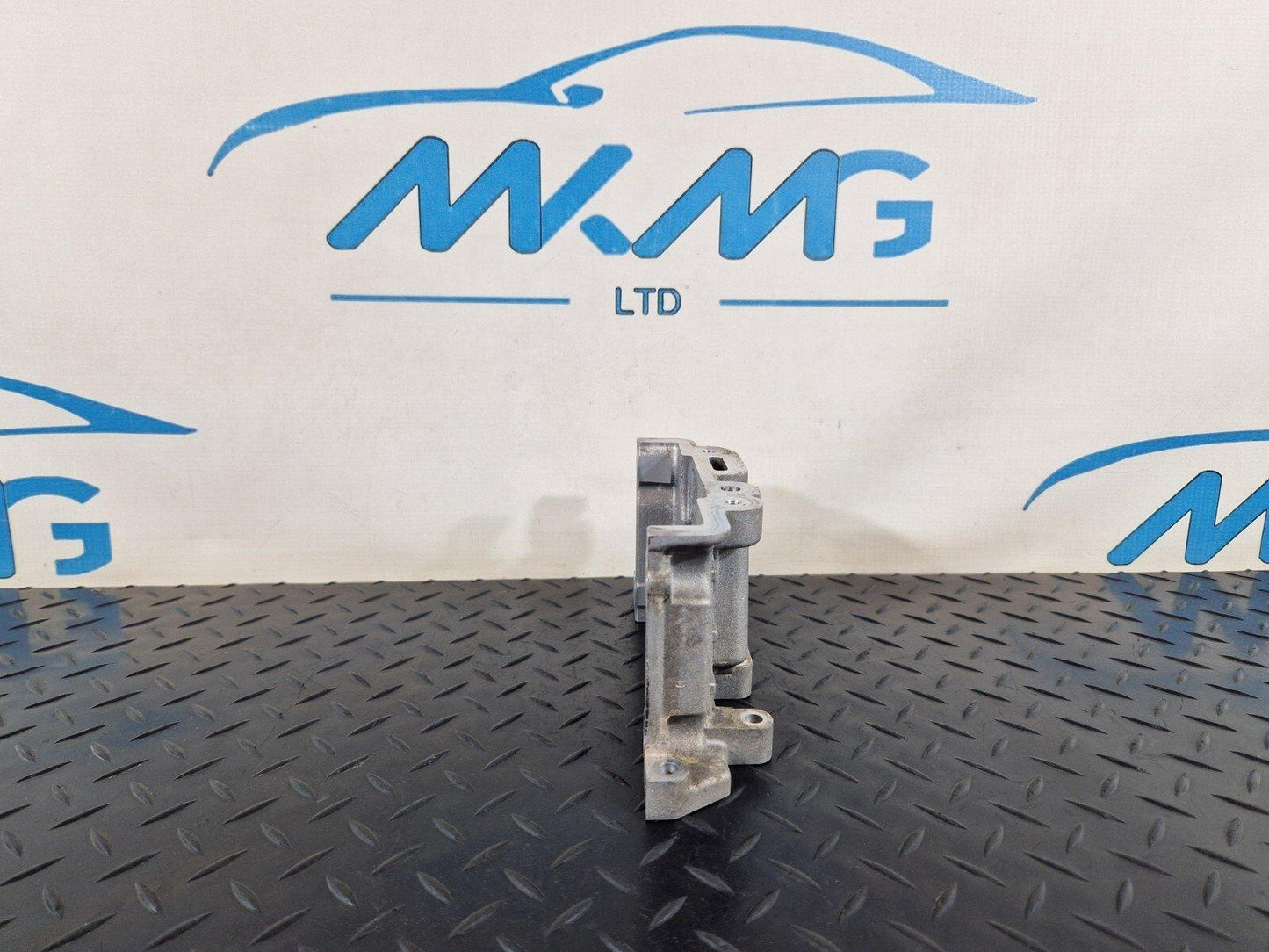 15-18 AUDI A7 4G GENUINE V6 3.0TDI CRT CYLINDER HEAD END PLATE 059109122AA