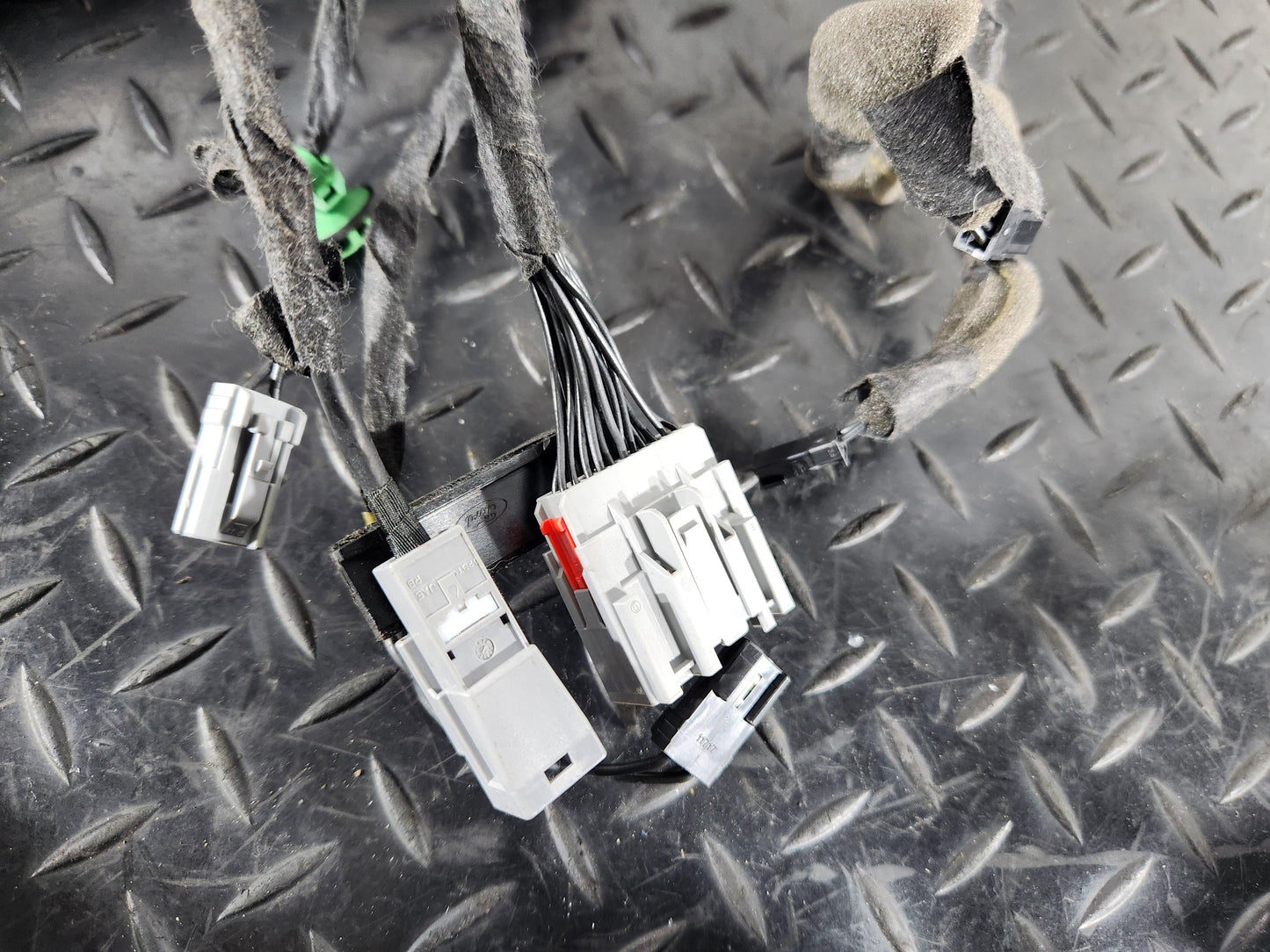 12-18 Land Rover Range Rover Evoque L538 Front Left Door Wiring Loom HJ3214630