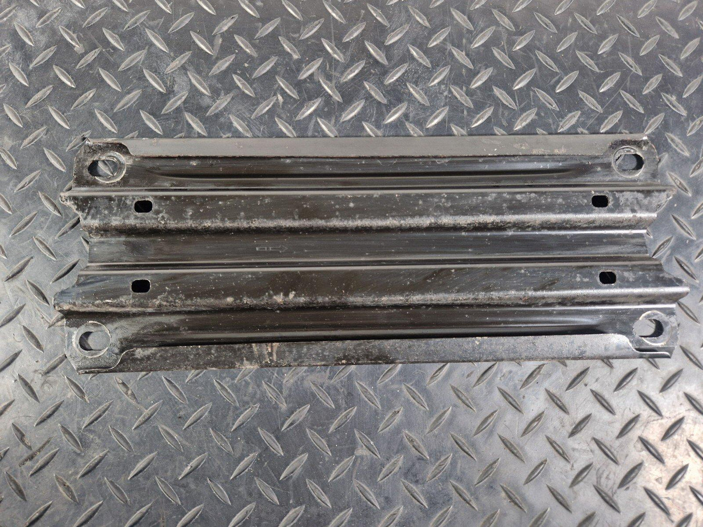 18-ON MERCEDES BENZ A CLASS W177 UNDERBODY MOUNT BRACKET A1776161900