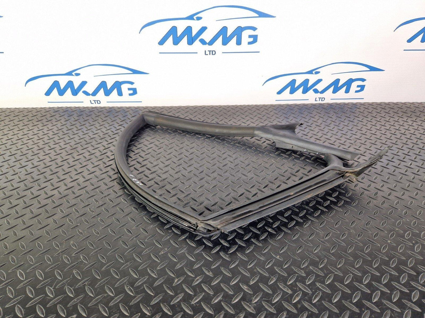 15-18 AUDI A7 4G GENUINE OEM REAR RIGHT N/S UPPER DOOR RUBBER SEAL 4G8845696H