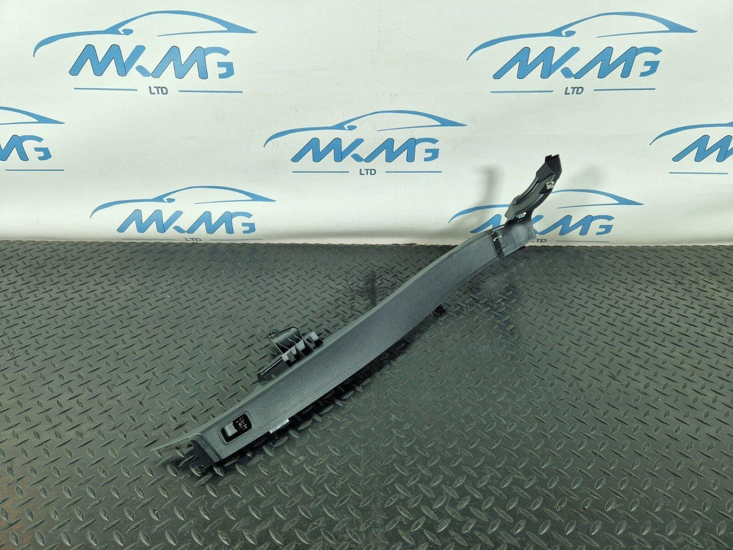 14-21 MERCEDES BENZ W205 GENUINE REAR RIGHT SEAT TRIM COVER A2056906825