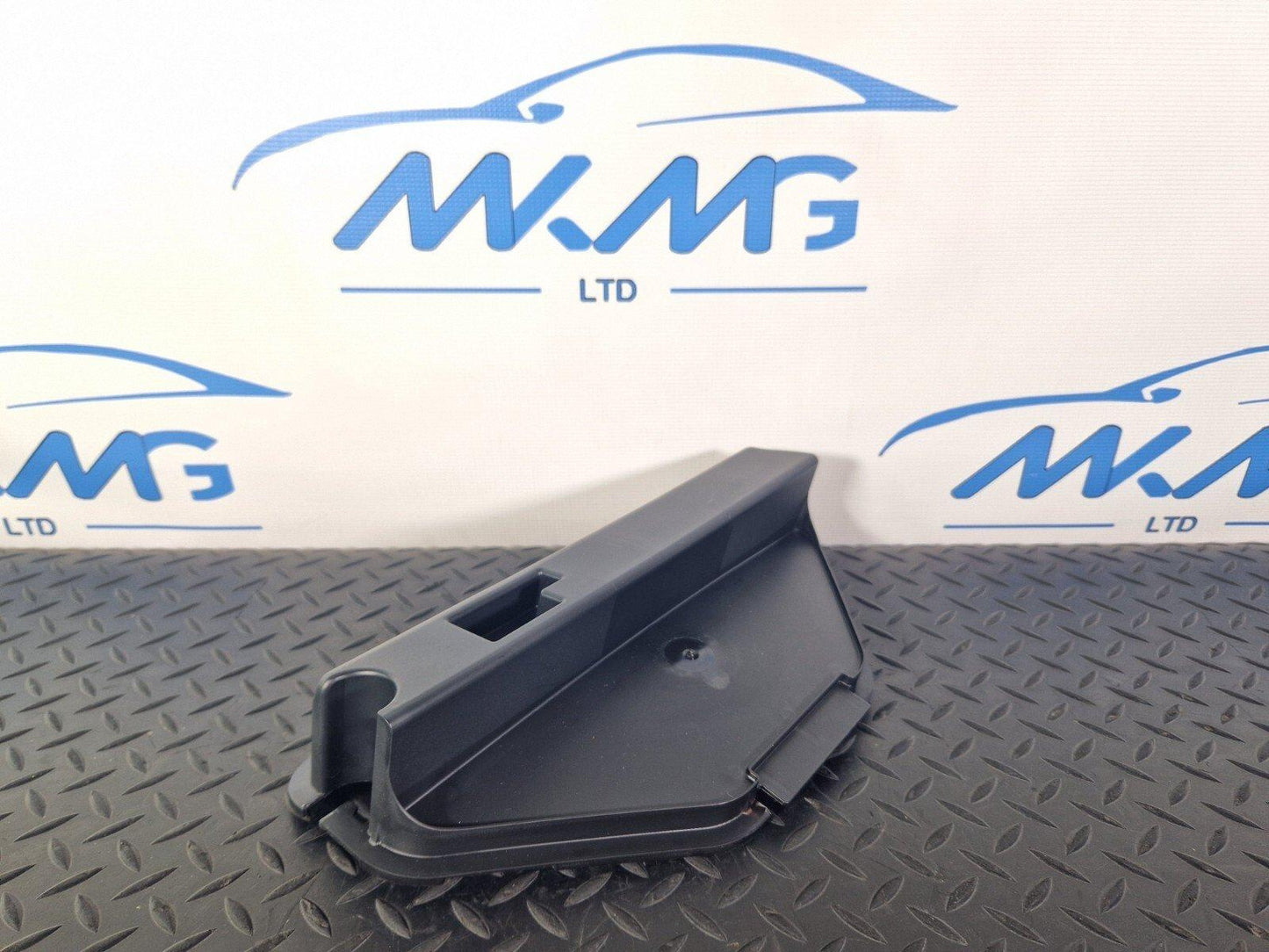 16-19 AUDI A4 B9 GENUINE OEM WARNING TRIANGLE MOUNT 8W5827569