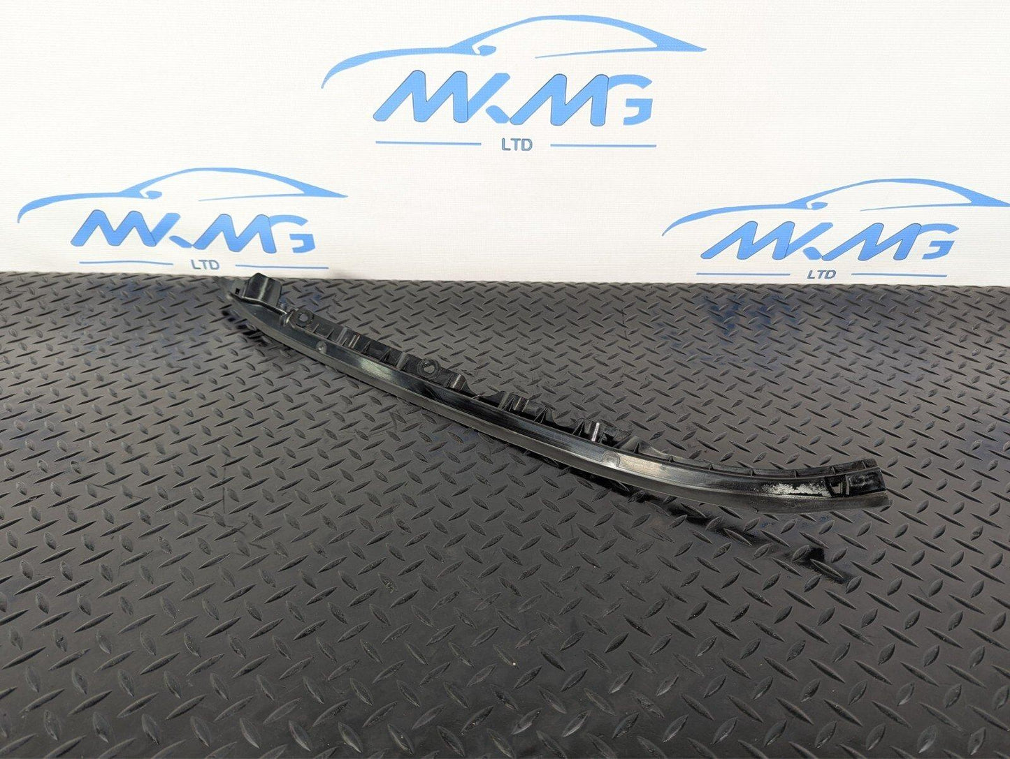 13-19 MERCEDES BENZ CLA C117 FRONT RIGHT O/S SIDE BONNET SEAL A1178800297