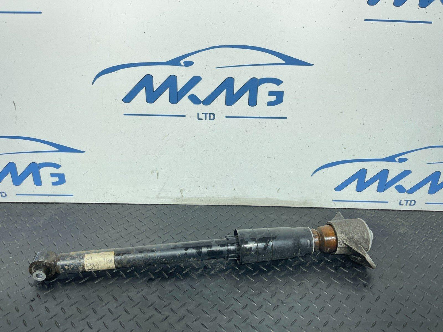16-19 AUDI A4 B9 REAR SHOCK ABSORBER 8W0513035AB 8W0513028AA