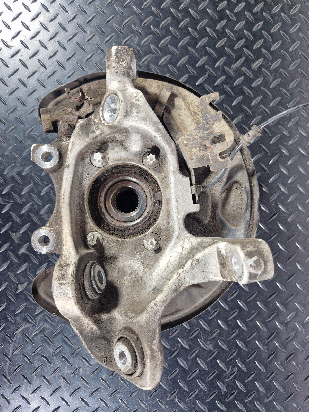 14-21 MERCEDES C350e W205 GENUINE REAR LEFT PASSENGER SIDE WHEEL HUB A2055467380