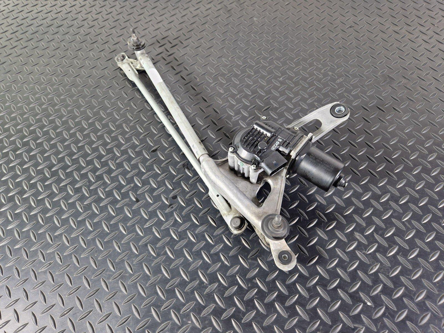 16-24 AUDI A5 F5 COUPE GENUINE FRONT WIPER MOTOR WITH LINKAGE 8W6955023C