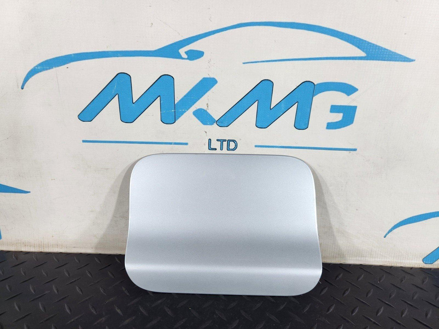 16-22 BMW X1 F48 FUEL TANK FILLER FLAP COVER IN SILVER 7359631