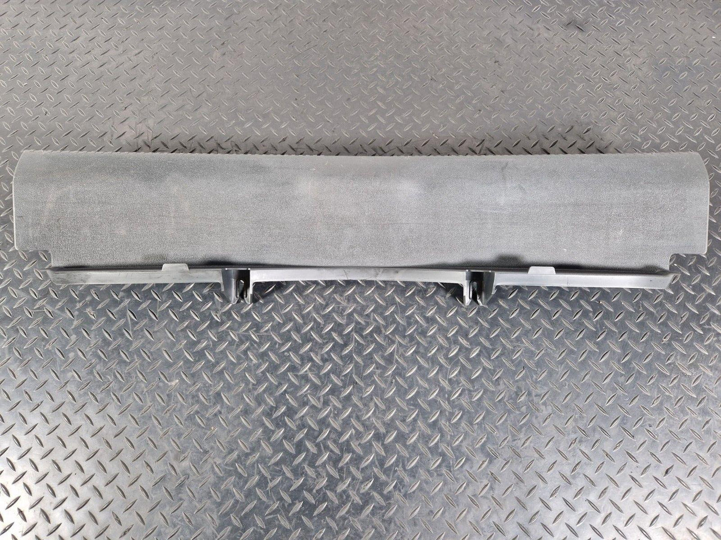 16-19 AUDI A4 B9 GENUINE TAILGATE BOOT LOCK TRIM COVER SILL 8W5863471