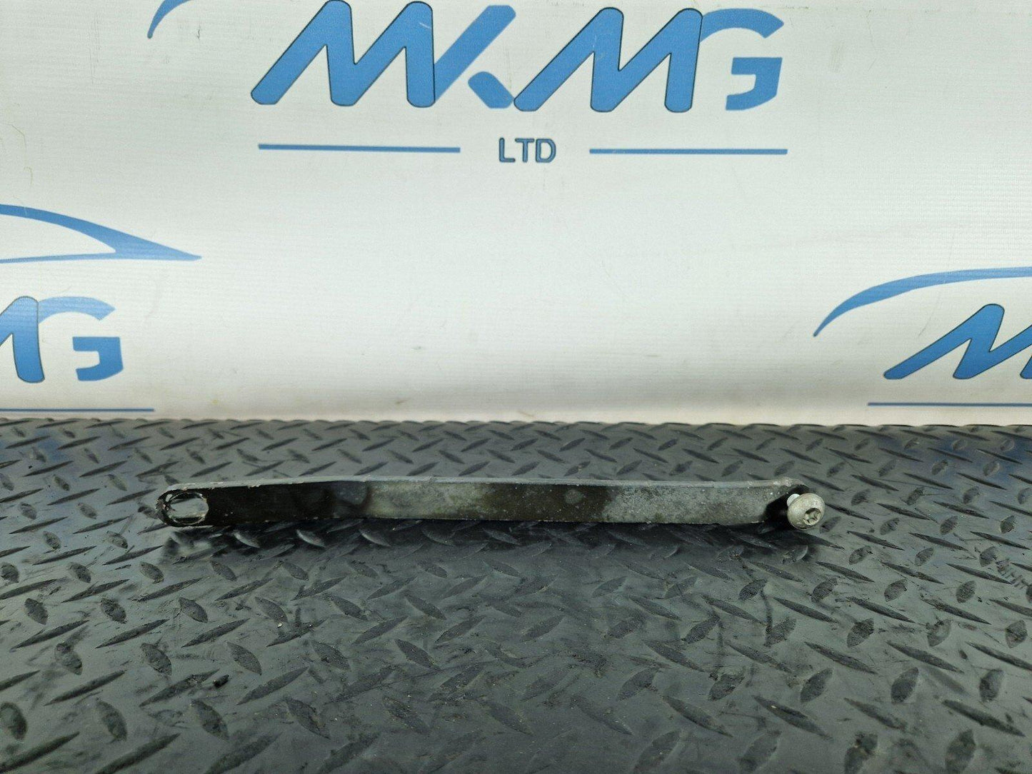14-21 MERCEDES BENZ C200d W205 REINFORCEMENT RADIATOR SUPPORT STRUT A2056201700
