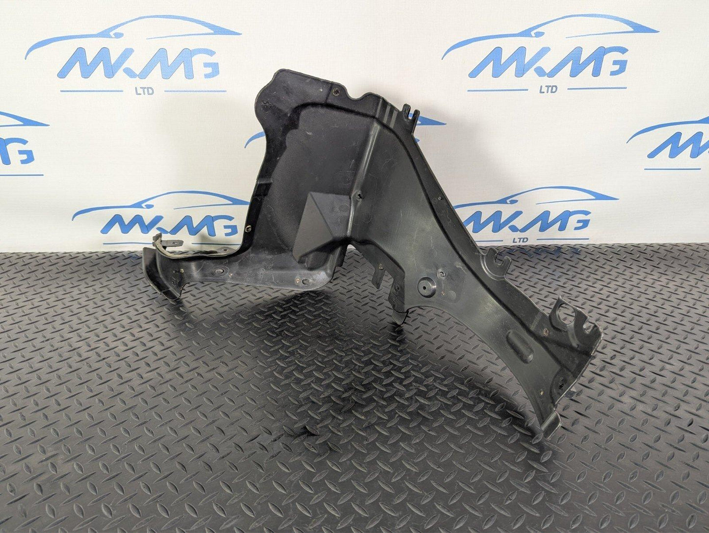 11-19 MERCEDES BENZ ML W166 GENUINE LOWER LEFT N/S PARTITION PANEL A1666201178