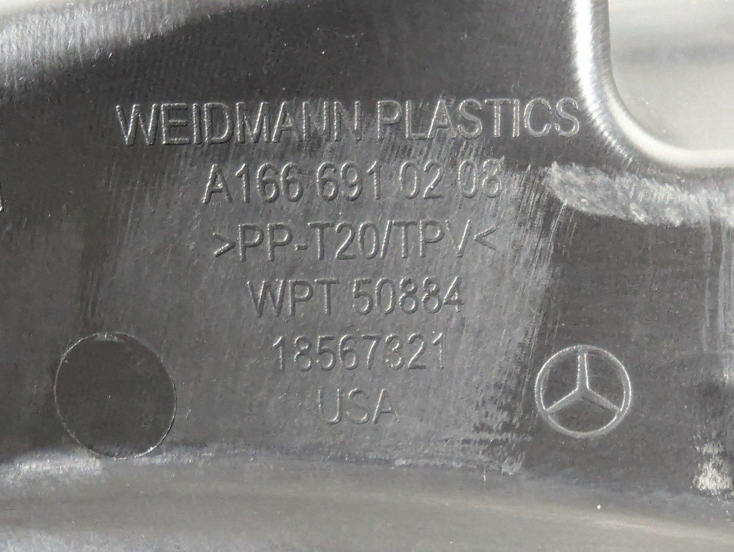 11-19 MERCEDES BENZ ML W166 GENUINE REAR RIGHT SIDE SEAL TRIM A1666910208