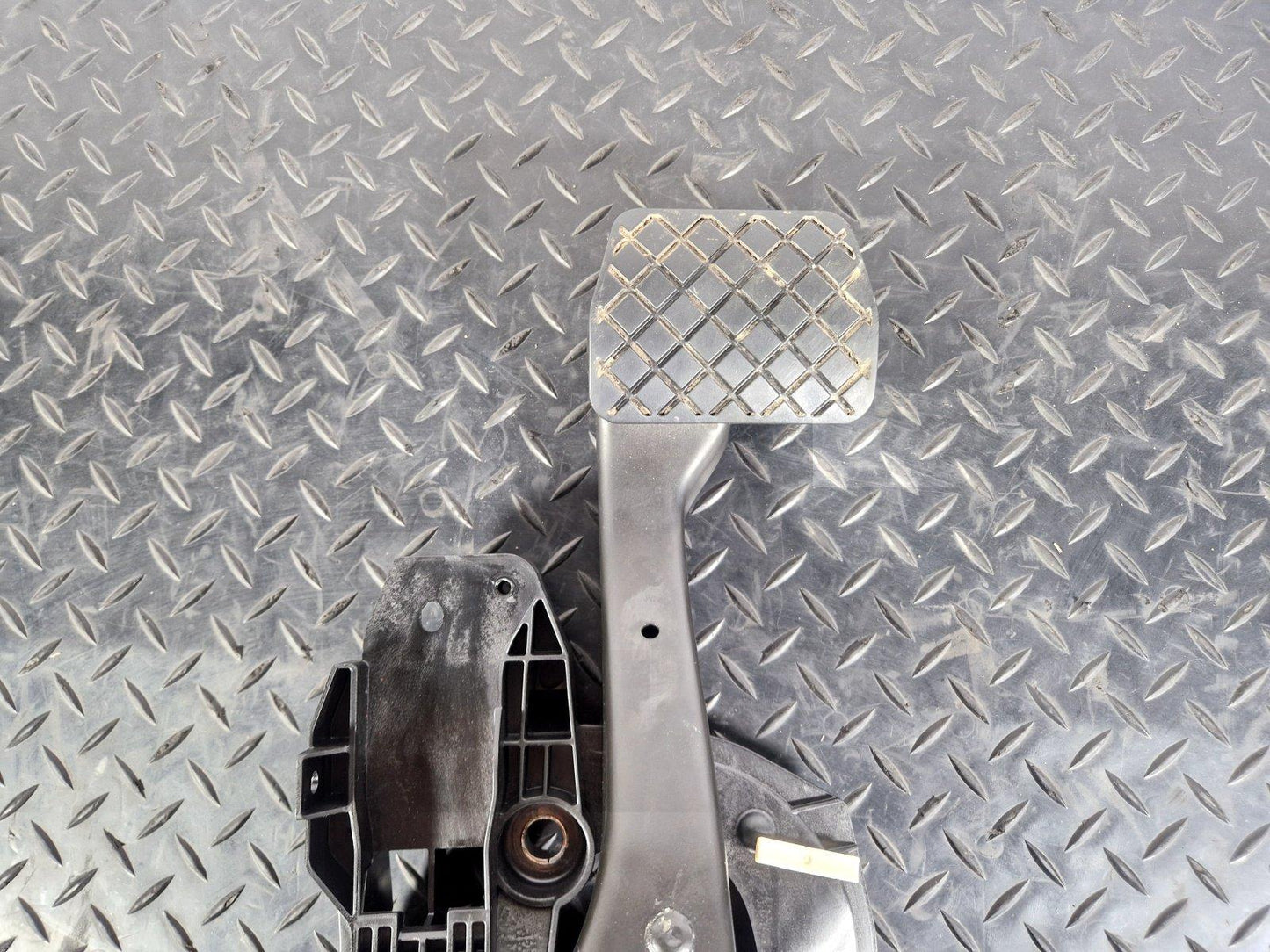 17-20 VW GOLF MK7 MK7.5 GENUINE BRAKE PEDAL ASSEMBLY 5Q2723058AN