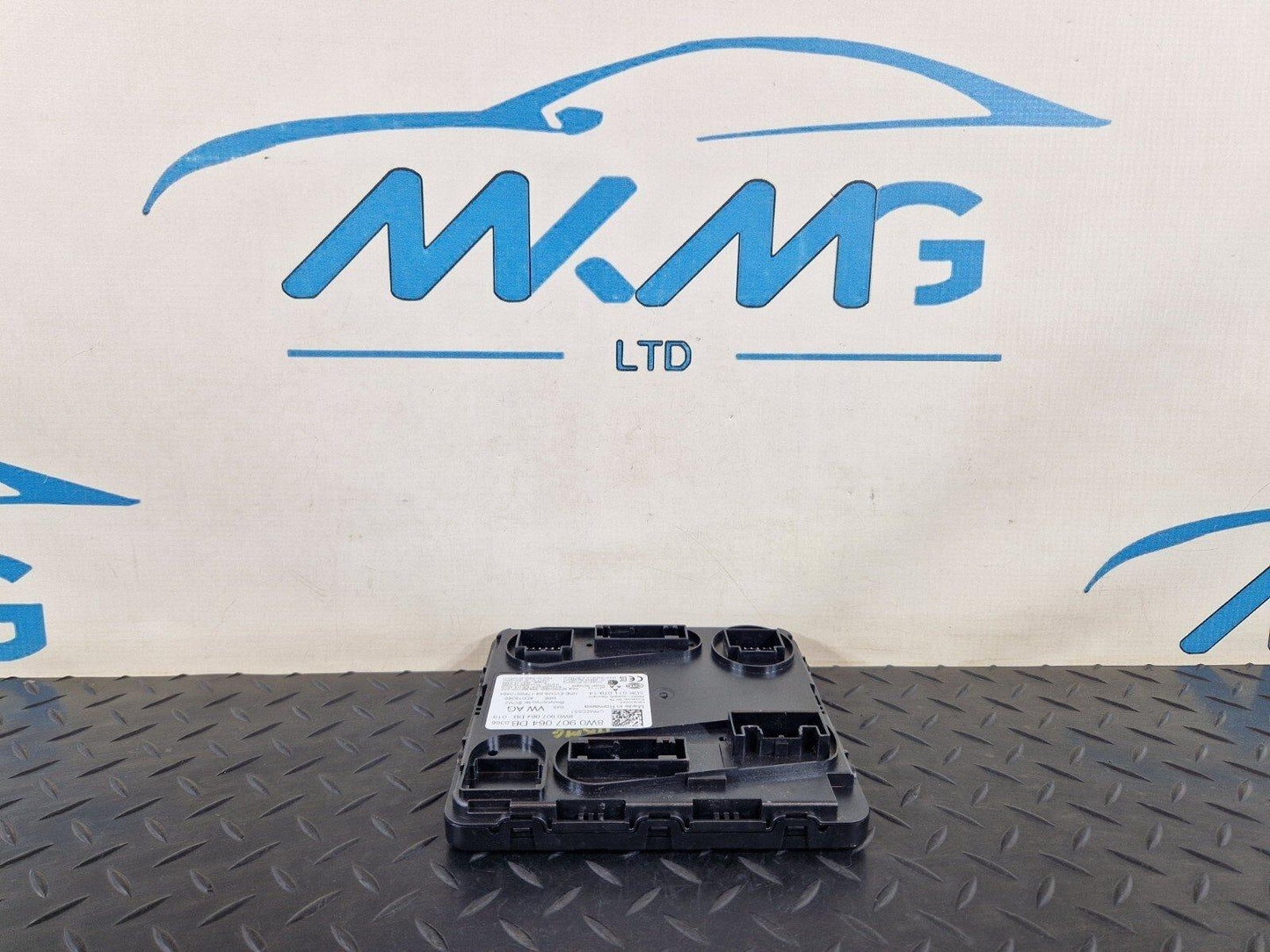 16-19 AUDI A4 B9 GENUINE OEM BCM BODY CONTROL MODULE ECU 8W0907064DB
