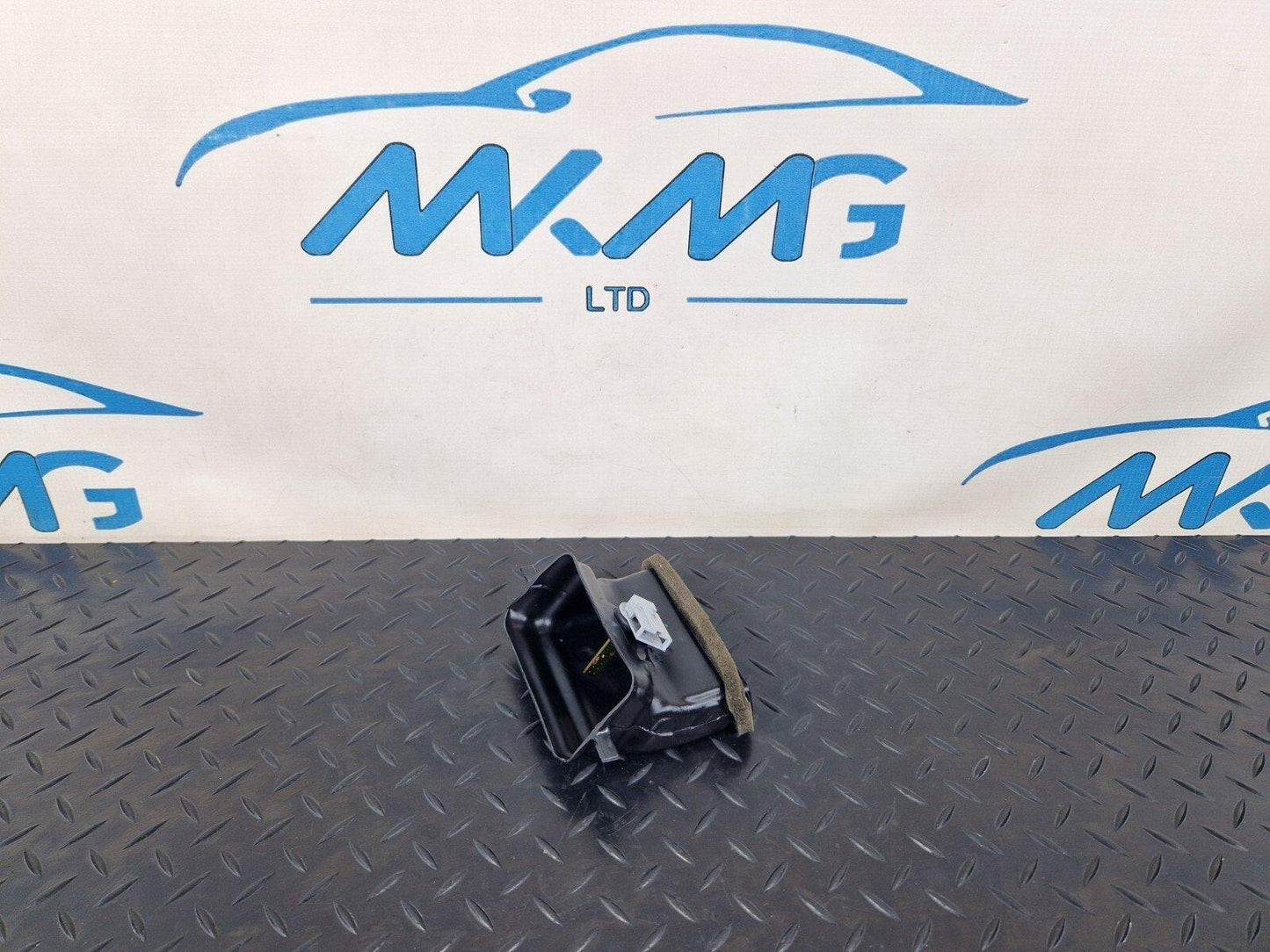 16-24 AUDI A5 F5 OEM GENUINE AIR INTAKE VENT 8W0857042