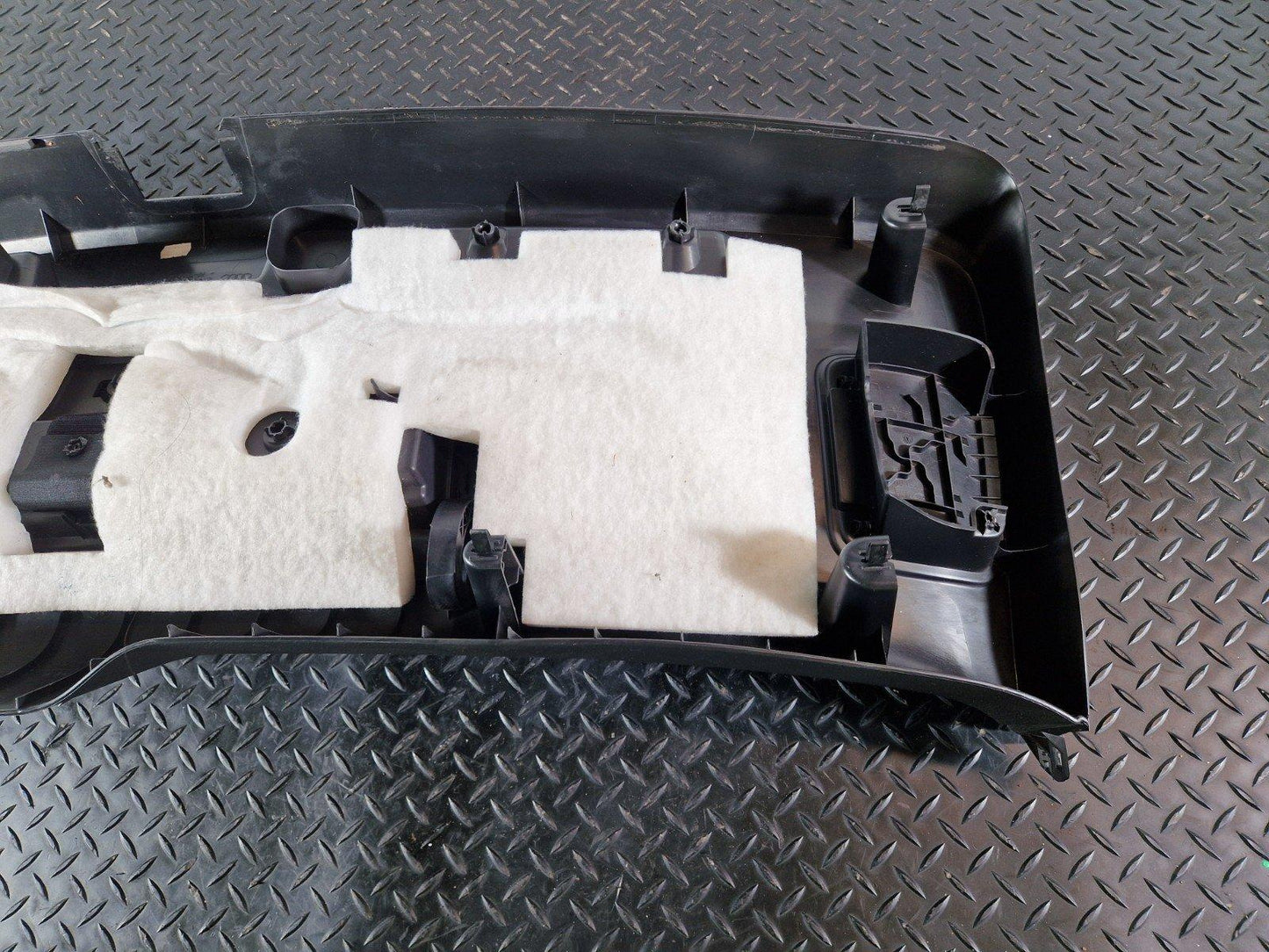 10-15 AUDI Q7 4L DAMAGED REAR BOOT LID TAILGATE INNER COVER TRIM 4L0867973D
