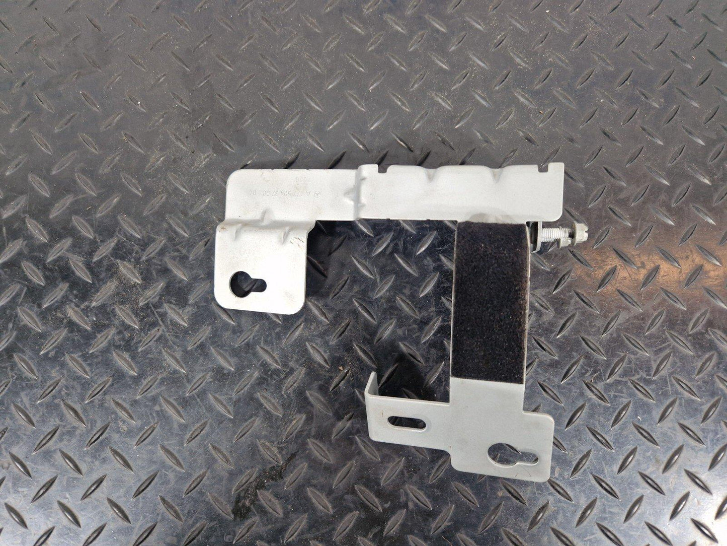 19-ON MERCEDES BENZ A CLASS EQ W177 WATER COOLER VALVE BRACKET A1775043700