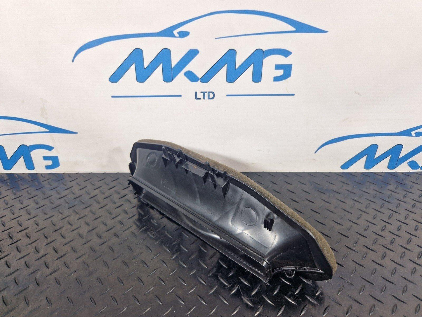 16-19 AUDI A4 B9 GENUINE DASHBOARD AIR VENT TRIM 8W2858431