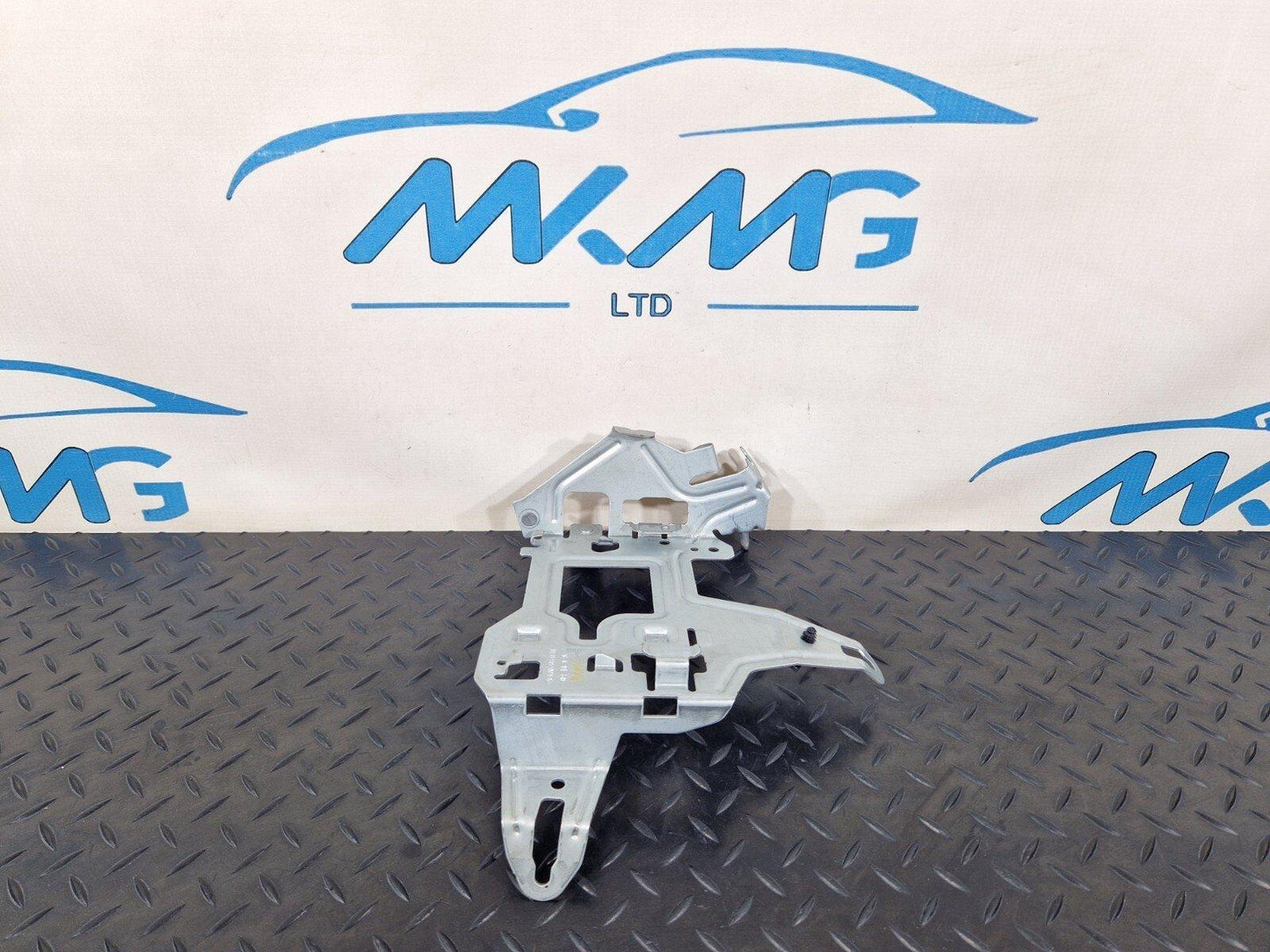14-21 MERCEDES BENZ C220d W205 FUSE BOX RELAY HOLDER BRACKET A2055451740