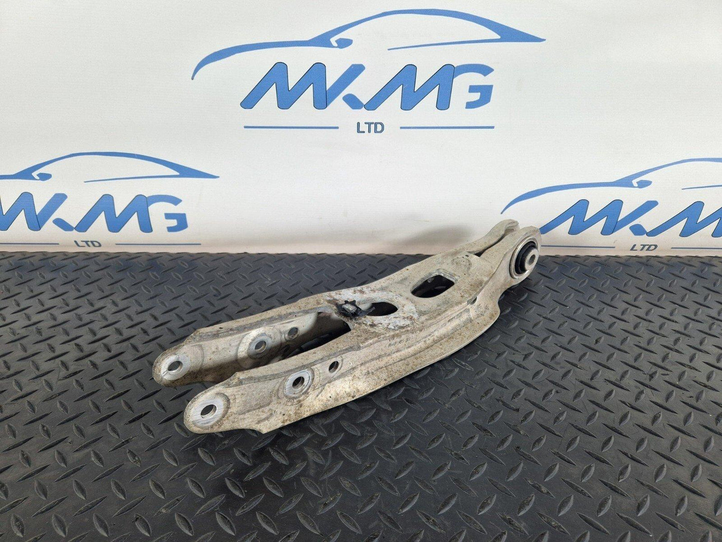 16-19 AUDI A4 AVANT B9 REAR RIGHT OR LEFT SIDE LOWER CONTROL ARM 8W0505311E