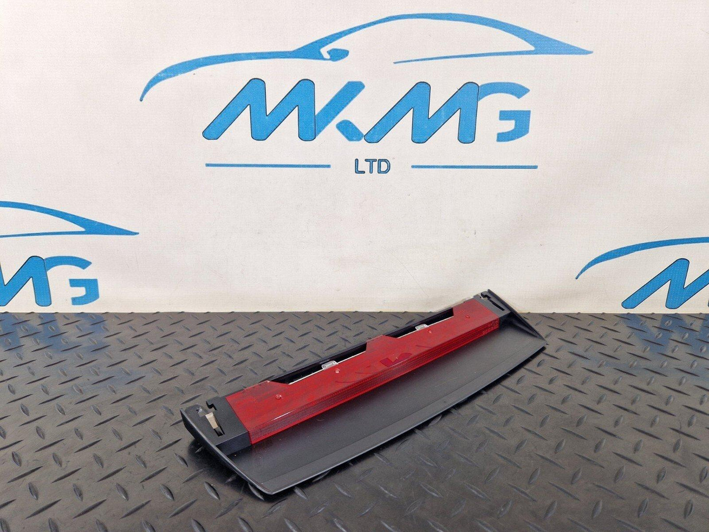 10-17 AUDI A8 4H REAR CENTER 3RD BRAKE STOP LIGHT 4H0945097A