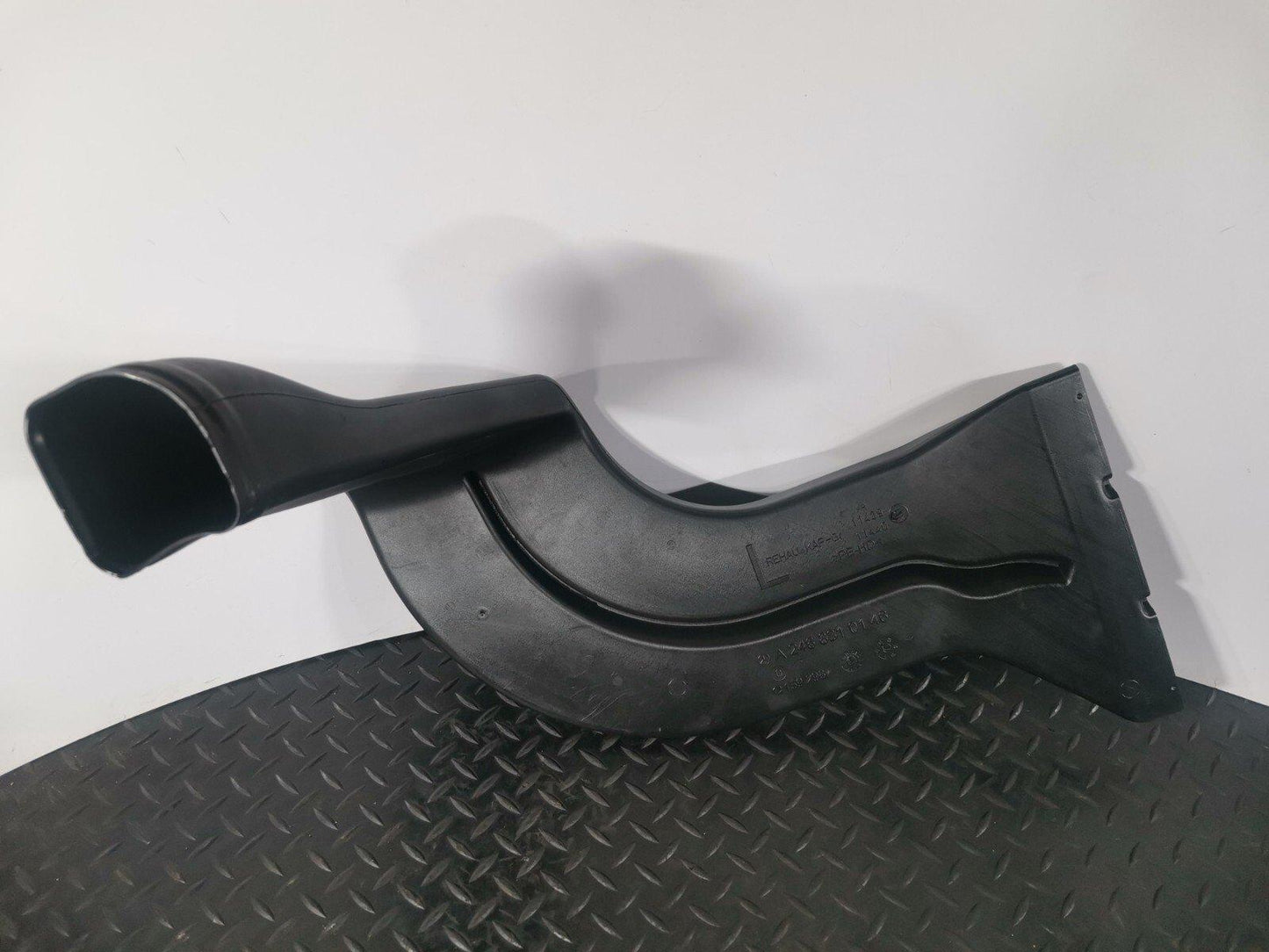 12-18 MERCEDES A-CLASS W176 GENUINE FRONT LEFT N/S AIR VENT PIPE A2468310146