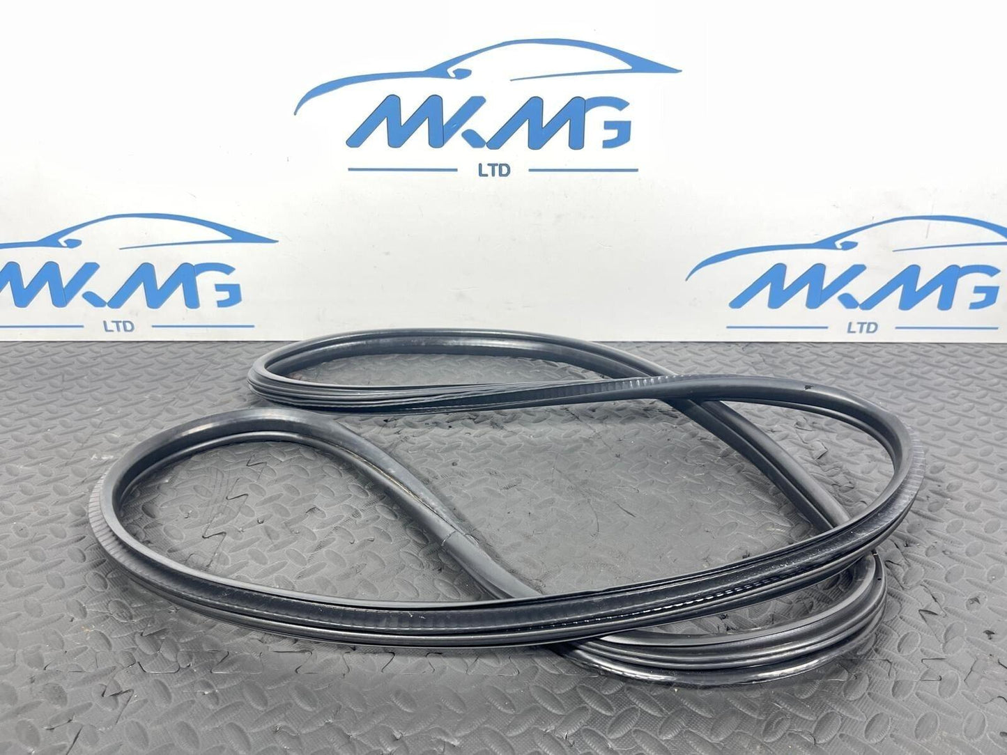 14-21 BMW 2 SERIES GRAN TOURER F45 F46 REAR OS/NS DOOR RUBBER SEAL 7316818