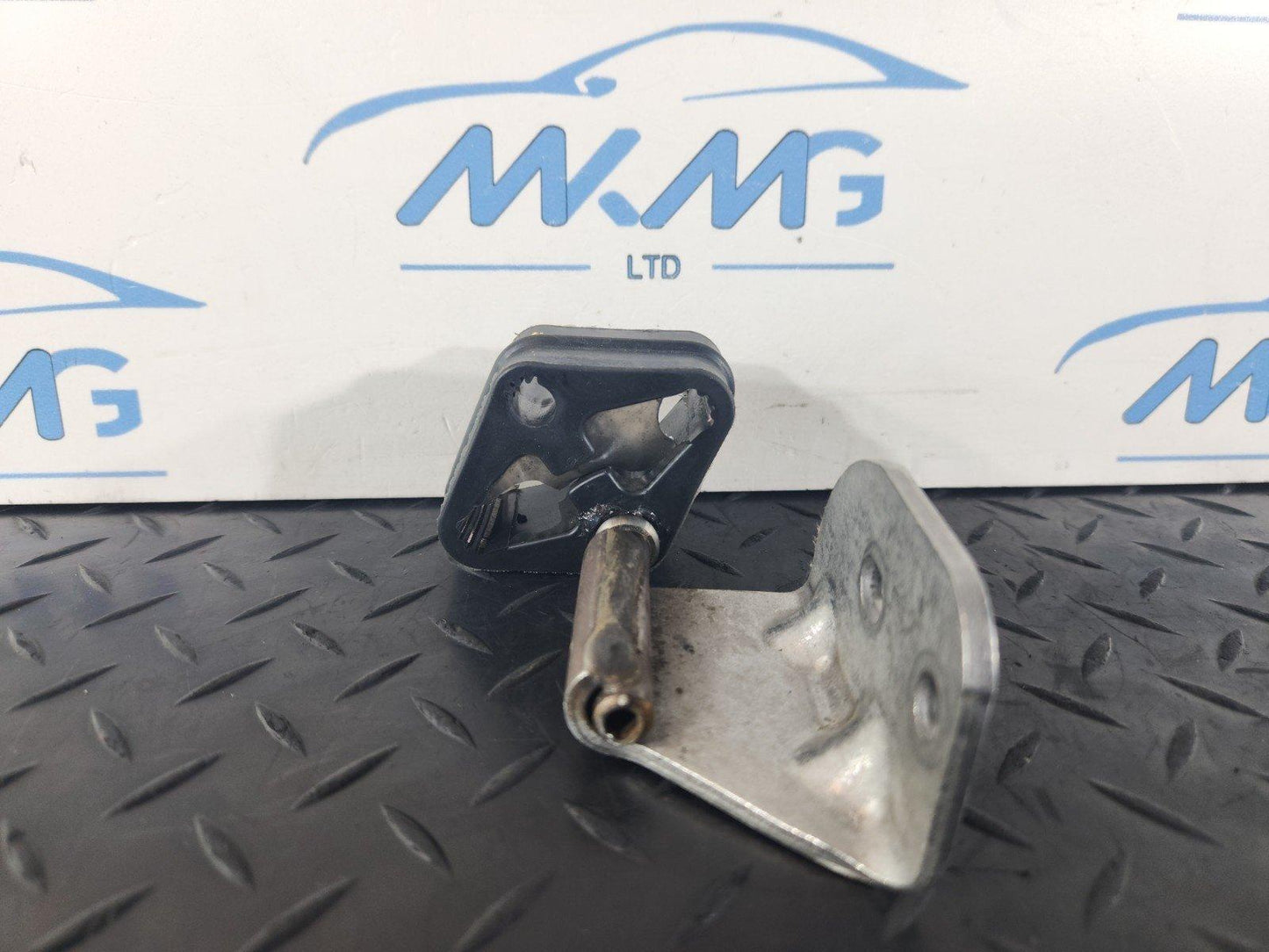 19-ON RANGE ROVER EVOQUE L551 EXHAUST BRACKET HOLDER RUBBER MOUNT